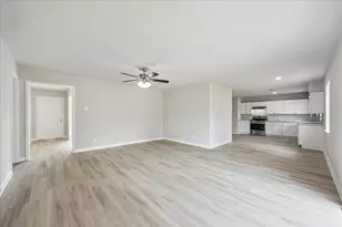 5922 Fontenelle Dr, Houston, TX 77035 - Photo 5