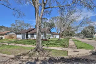 509 Belmont Dr, Friendswood, TX 77546 - Photo 1
