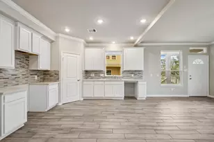 704 Lee Street NW, La Porte, TX 77571 - Photo 5