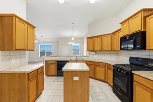 10807 Mockernut St, Baytown, TX 77523 - Photo 3