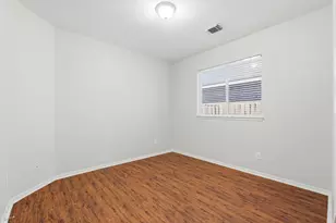 10807 Mockernut St, Baytown, TX 77523 - Photo 9