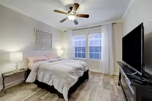 9007 Beverly Hill St, Houston, TX 77063 - Photo 15