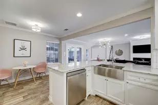 9007 Beverly Hill St, Houston, TX 77063 - Photo 9