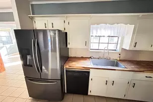 708 Myrtle St, Woodville, TX 75979 - Photo 13