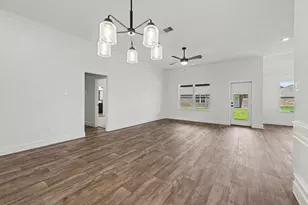 8 Gemstone Ct, Angleton, TX 77515 - Photo 7