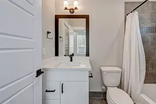 1302 W 24th St, Houston, TX 77008 - Photo 11