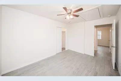 5040 Mallow Street #B, Houston, TX 77033 - Photo 11