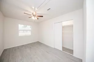 5040 Mallow St, Houston, TX 77033 - Photo 9