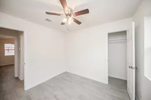 5040 Mallow St, Houston, TX 77033 - Photo 15