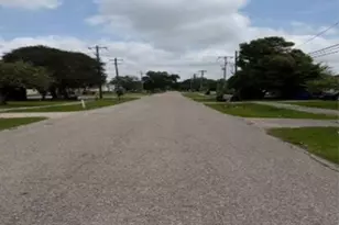 709 W Live Oak St, Angleton, TX 77515 - Photo 5