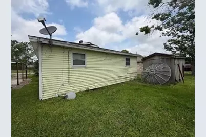 709 W Live Oak Street, Angleton, TX 77515 - Photo 3