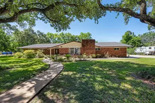 616 Cannan Dr, Angleton, TX 77515 - Photo 1