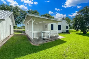 18027 W Clover Ln, Alvin, TX 77511 - Photo 9