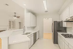 71 N Queenscliff Cir, The Woodlands, TX 77382 - Photo 17