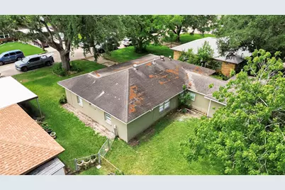 108 Chandler Drive, Baytown, TX 77521 - Photo 35