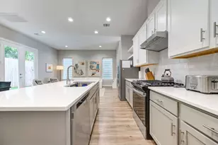 911 W 35th St, Houston, TX 77018 - Photo 13