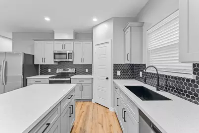 402 W Stewart Street #A, Willis, TX 77378 - Photo 9