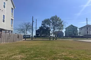 1329 N Meyer Ave, Seabrook, TX 77586 - Photo 1