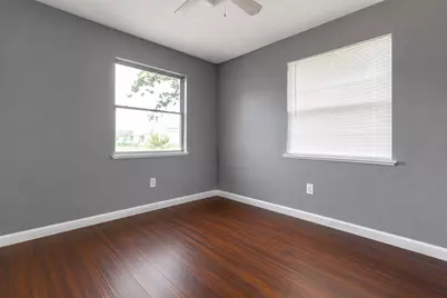 839 S Pine St, Rosharon, TX 77583 - Photo 7