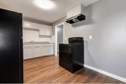 839 S Pine St, Rosharon, TX 77583 - Photo 5