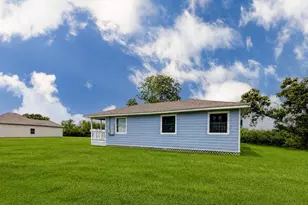 839 S Pine St, Rosharon, TX 77583 - Photo 17