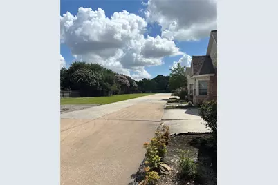10735 Norchester Village, Houston, TX 77070 - Photo 3