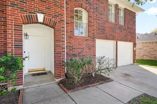 17103 Canterbury Green Ct, Sugar Land, TX 77498 - Photo 7