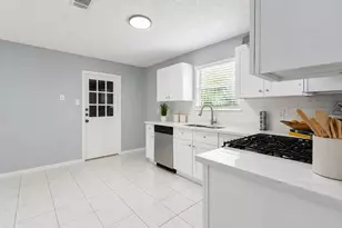 14119 Clear Forest Dr, Sugar Land, TX 77498 - Photo 7
