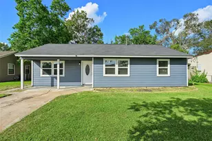 1109 San Felipe St, Angleton, TX 77515 - Photo 1