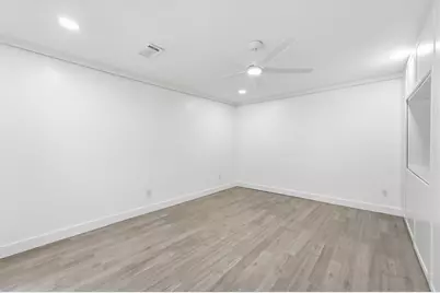 11907 Renwick Drive, Houston, TX 77035 - Photo 9