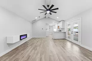 11907 Renwick Dr, Houston, TX 77035 - Photo 17