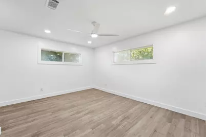 11907 Renwick Drive, Houston, TX 77035 - Photo 11