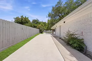 11907 Renwick Dr, Houston, TX 77035 - Photo 27