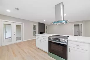 2830 Westerland Dr, Houston, TX 77063 - Photo 21