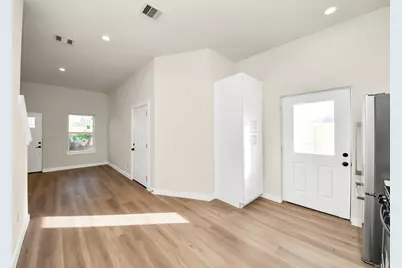8025 Peachtree Street #D, Houston, TX 77016 - Photo 11