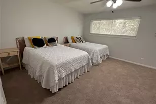 13821 Hollowgreen Dr, Houston, TX 77082 - Photo 9