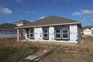 7926 Jade Crst Dr, Angleton, TX 77515 - Photo 3