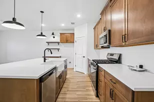 7926 Jade Crst Dr, Angleton, TX 77515 - Photo 5