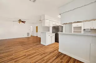 9218 Rowan Ln, Houston, TX 77036 - Photo 7