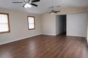 1101 Laredo St, Sinton, TX 78387 - Photo 9