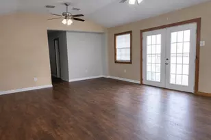 1101 Laredo St, Sinton, TX 78387 - Photo 5