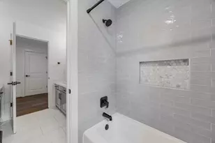 10111 Cedar Creek Dr, Houston, TX 77042 - Photo 35