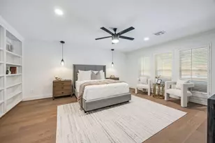 10111 Cedar Creek Dr, Houston, TX 77042 - Photo 29