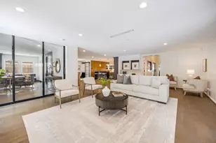 10111 Cedar Creek Dr, Houston, TX 77042 - Photo 11