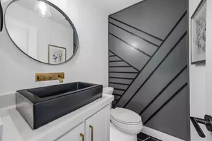 10111 Cedar Creek Dr, Houston, TX 77042 - Photo 9