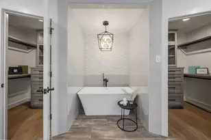 10111 Cedar Creek Dr, Houston, TX 77042 - Photo 33