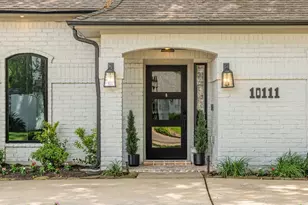 10111 Cedar Creek Dr, Houston, TX 77042 - Photo 3