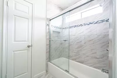 9107 Belle Glen Drive, Houston, TX 77099 - Photo 23