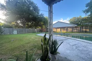5811 Ludington Dr, Houston, TX 77035 - Photo 9