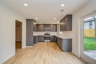 7510 Troulon Dr, Houston, TX 77074 - Photo 17